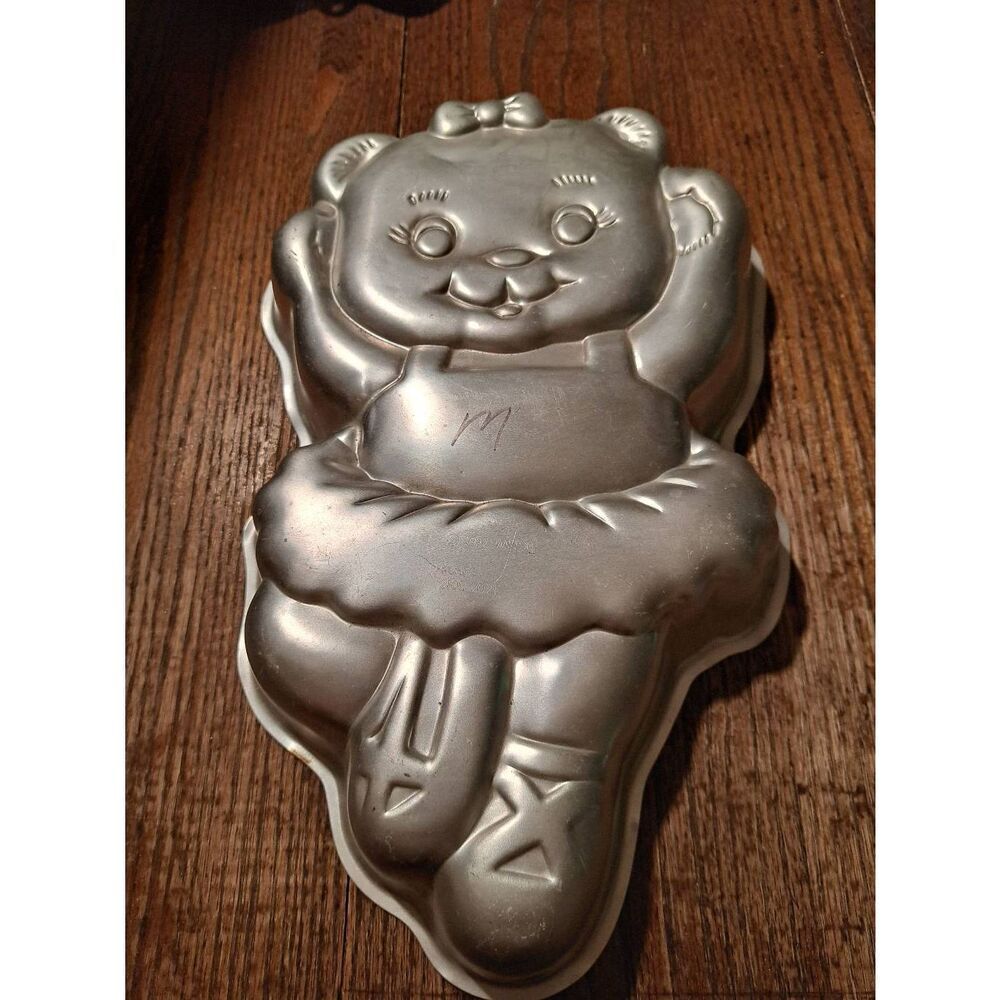 Vintage 1992 Wilton Bear Ballerina Baking Cake Pan